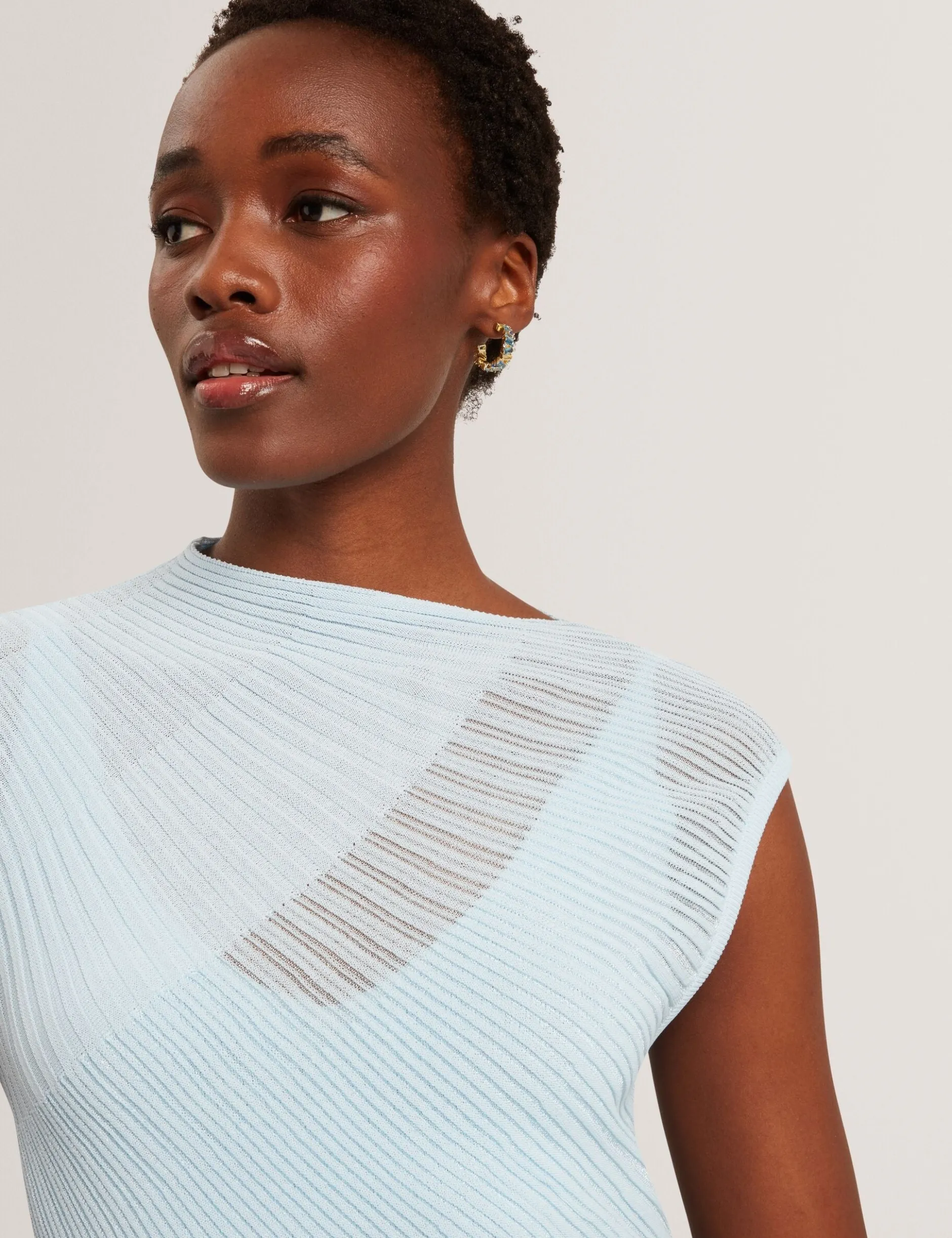 Midaxi-Kleid aus strukturiertem Strick mit transparenten Details
