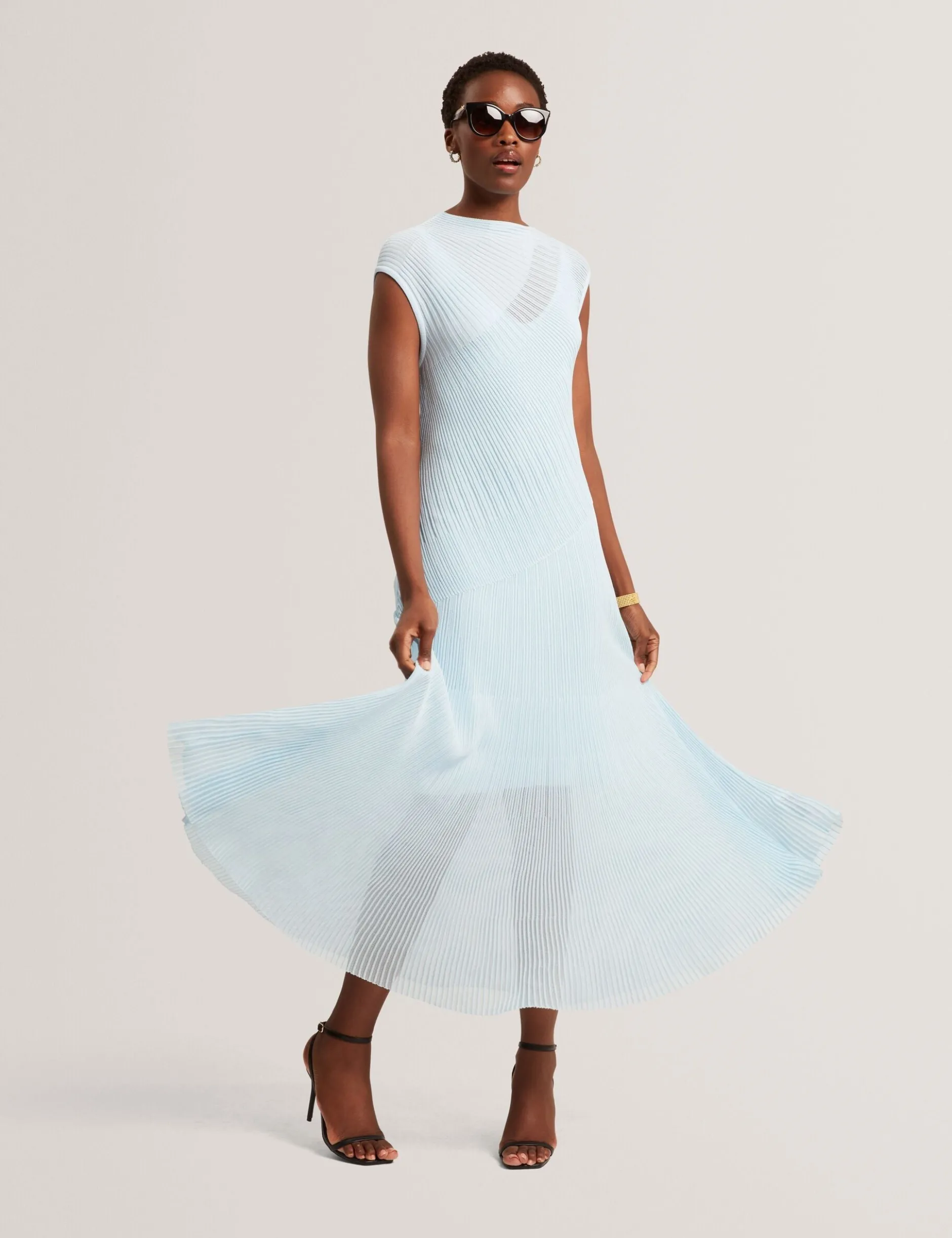 Midaxi-Kleid aus strukturiertem Strick mit transparenten Details