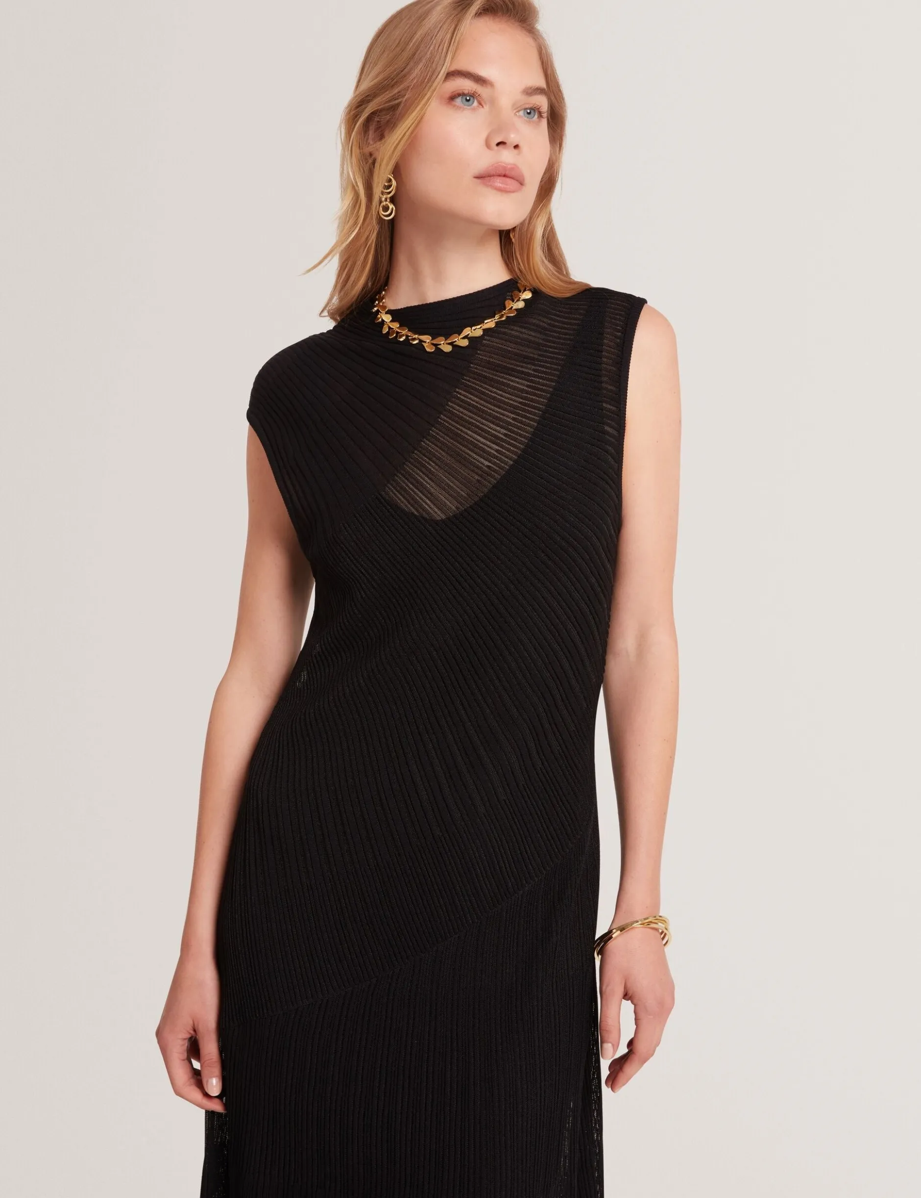 Midaxi-Kleid aus strukturiertem Strick mit transparenten Details