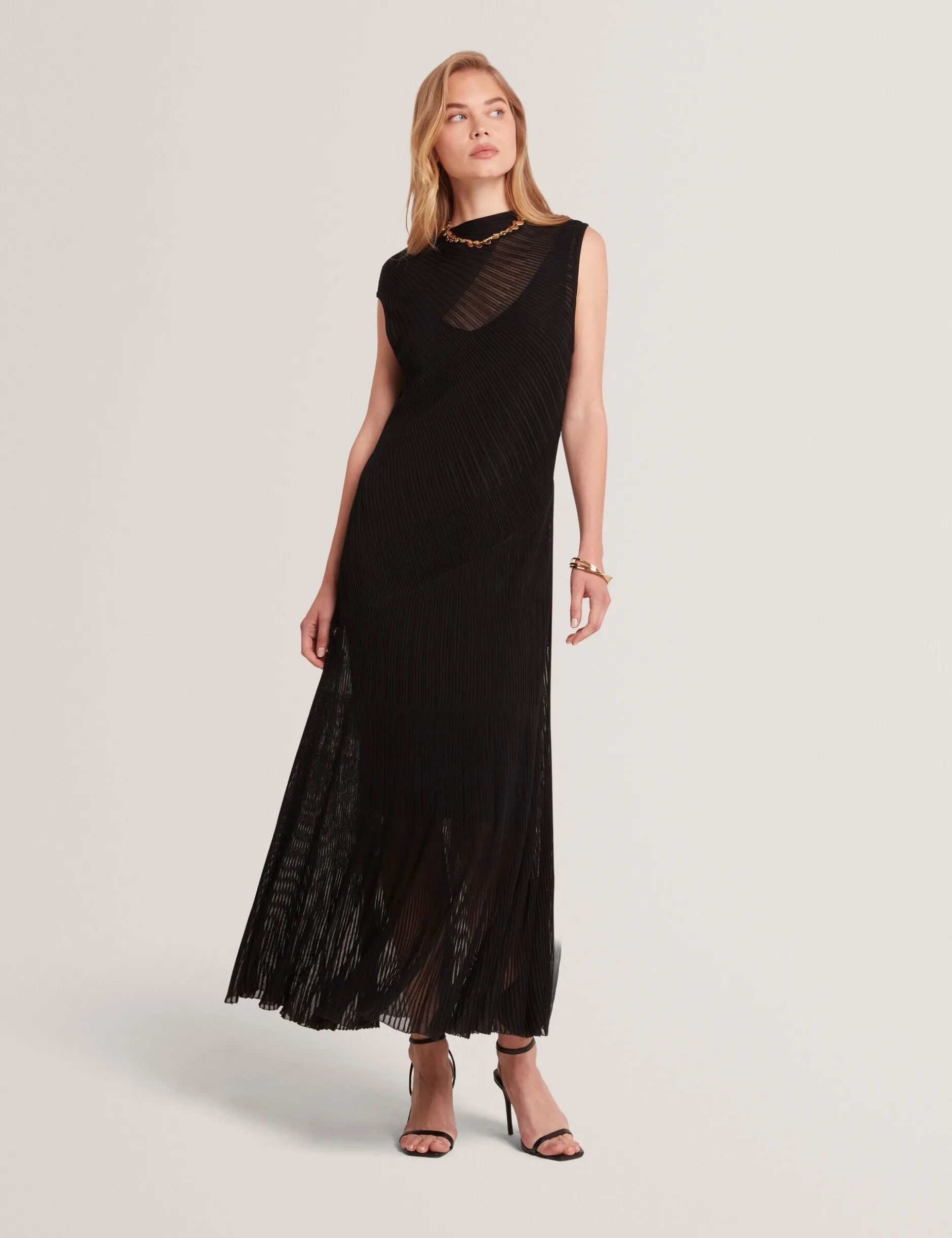 Midaxi-Kleid aus strukturiertem Strick mit transparenten Details