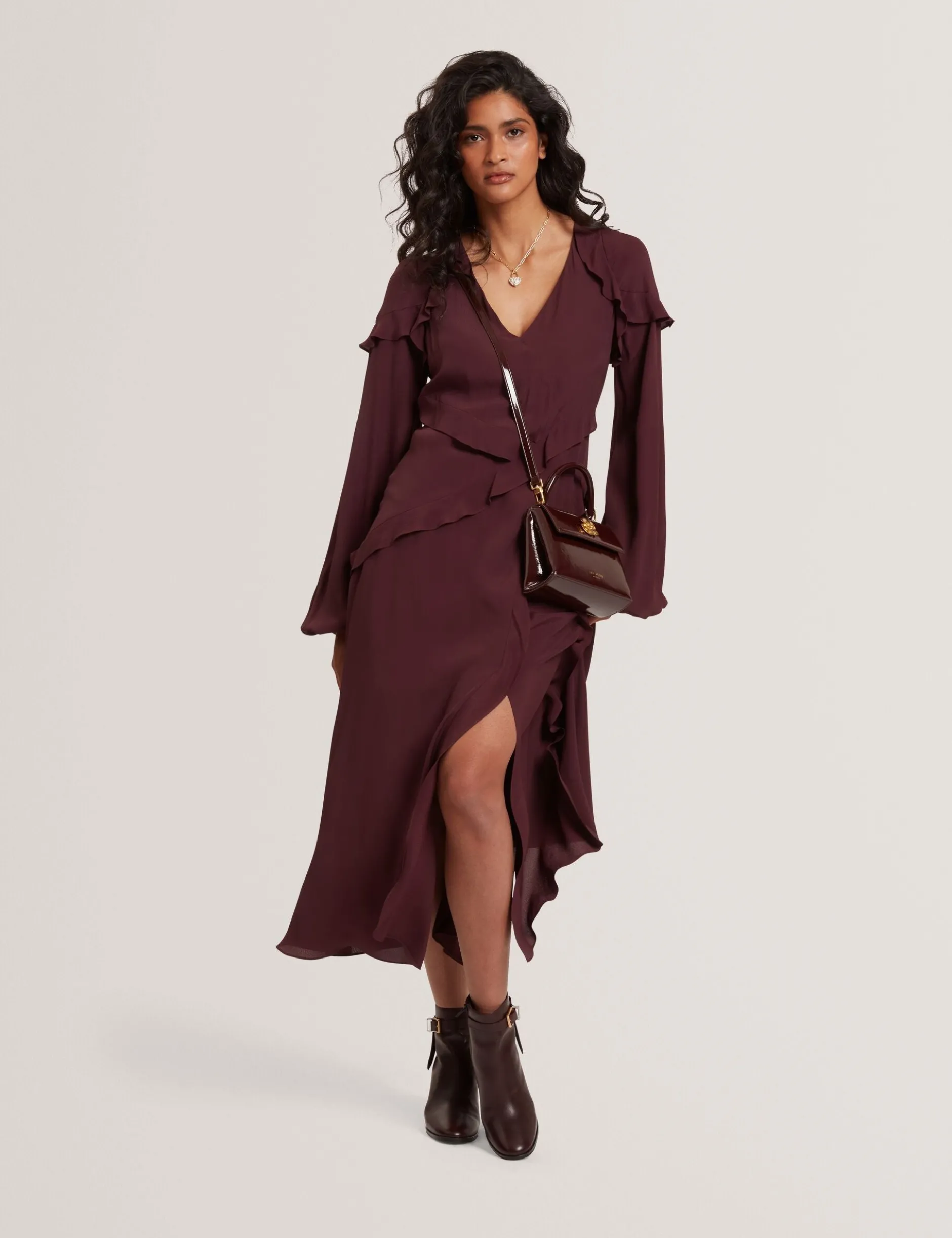 Midikleid aus Crêpe mit Rüschenbesatz und langen Ärmeln