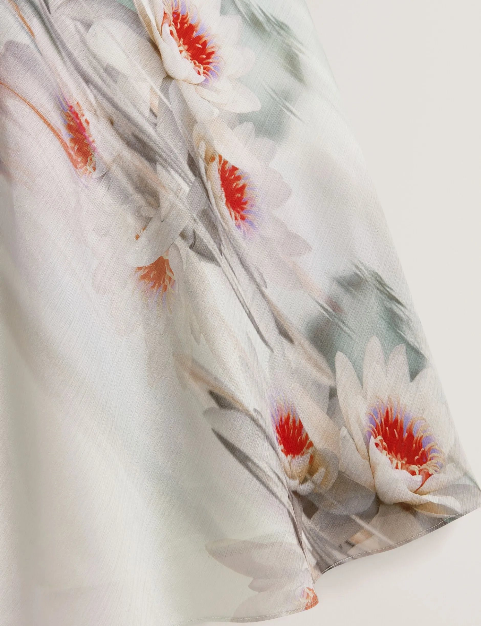 Midikleid mit Lilienmuster und Drapierung am Kragen