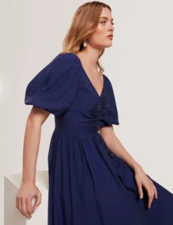 Midikleid mit Puffärmeln, Raffungen und V-Ausschnitt