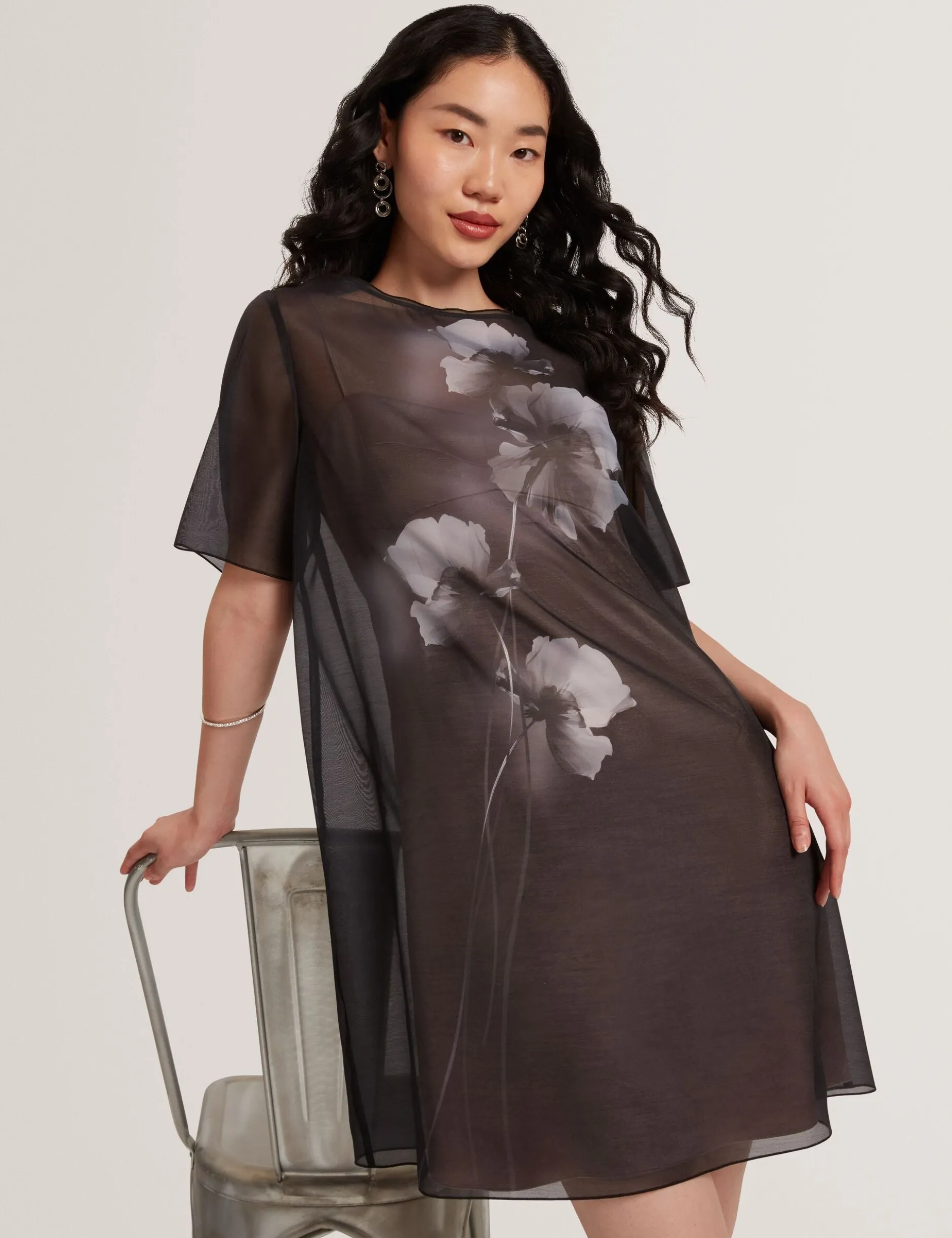 Mini-T-Shirt-Kleid aus Organza mit Blumenmuster