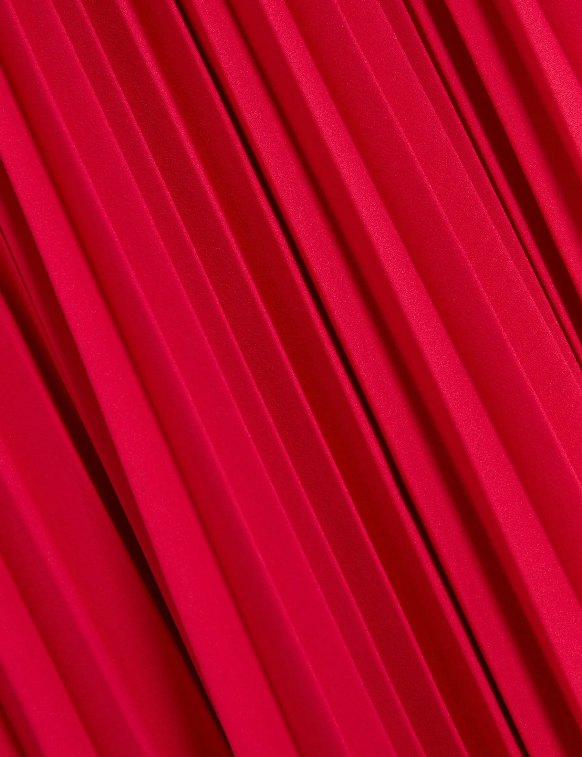 Neckholder-Maxikleid mit Falten und fließender Passform