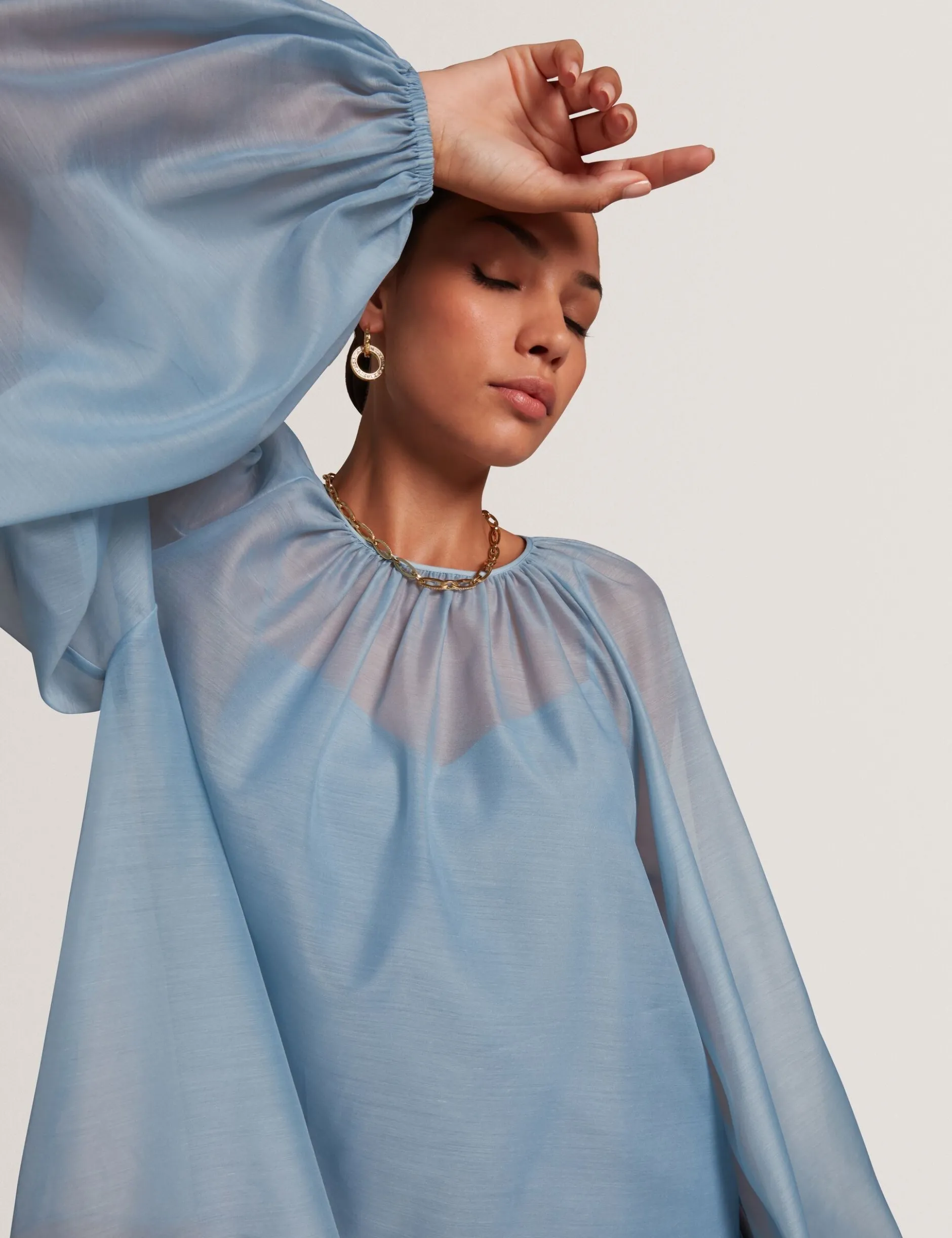 Organza-Bluse mit langen Ballonärmeln