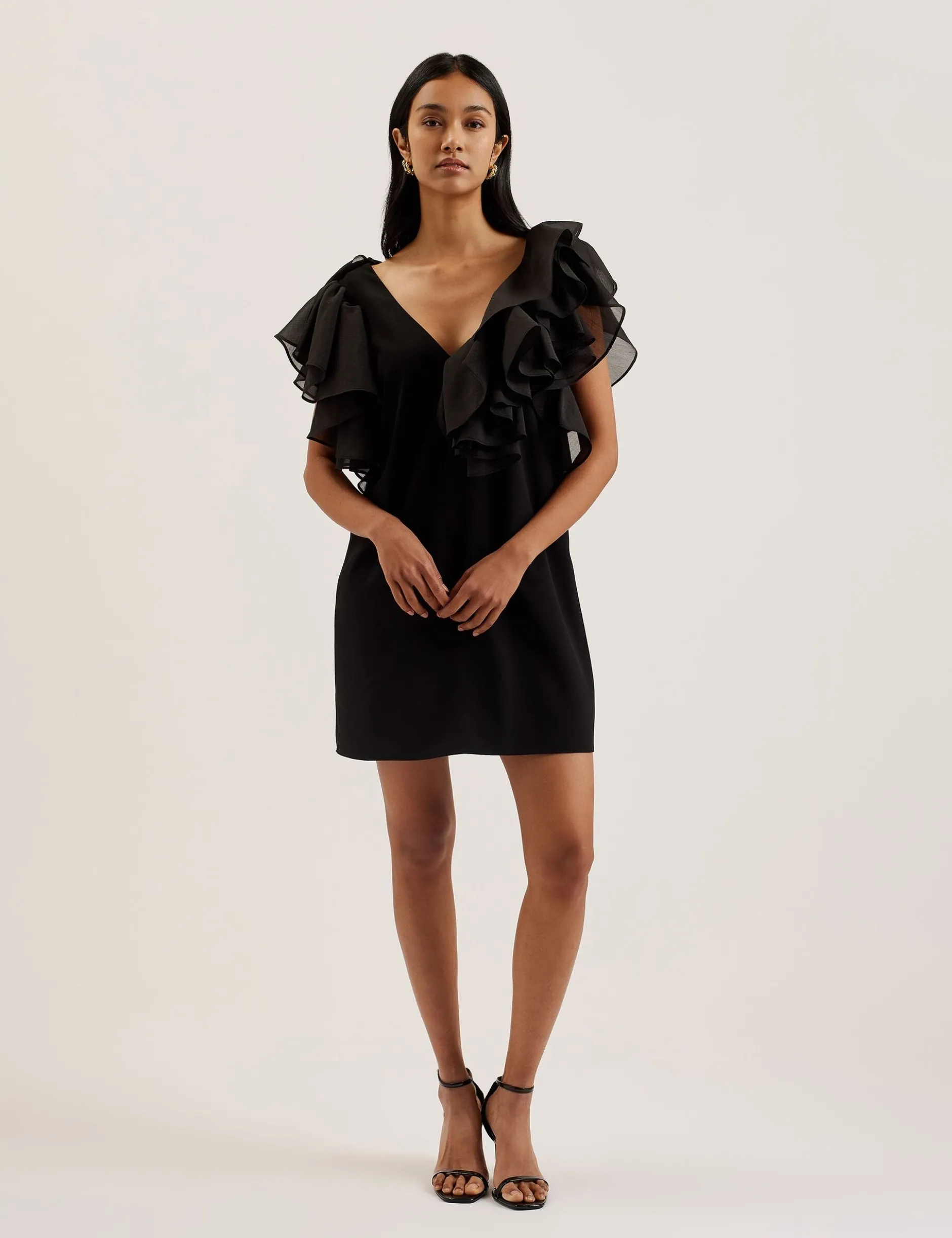 Oversized Minikleid mit Rüschenbesatz und V-Ausschnitt