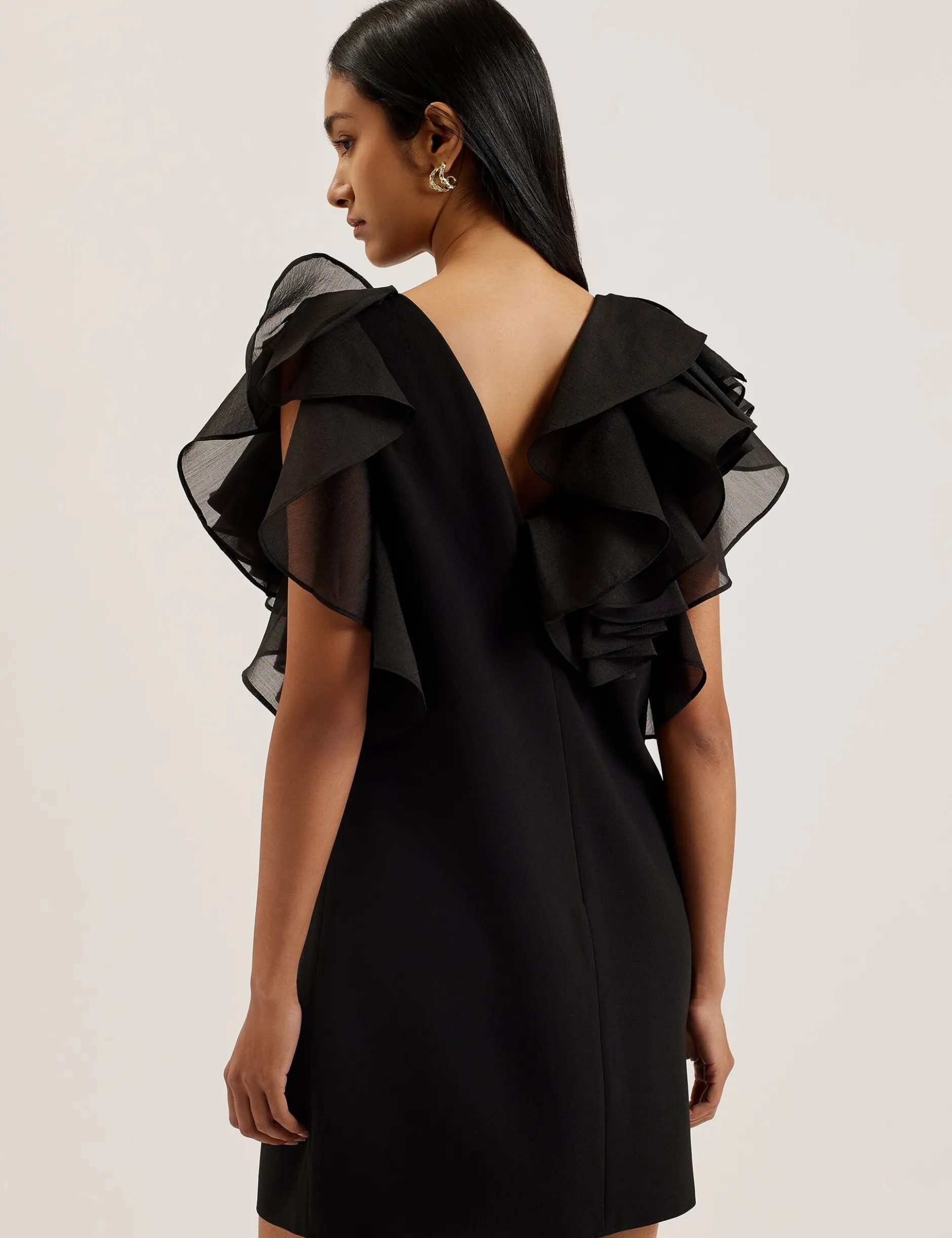 Oversized Minikleid mit Rüschenbesatz und V-Ausschnitt