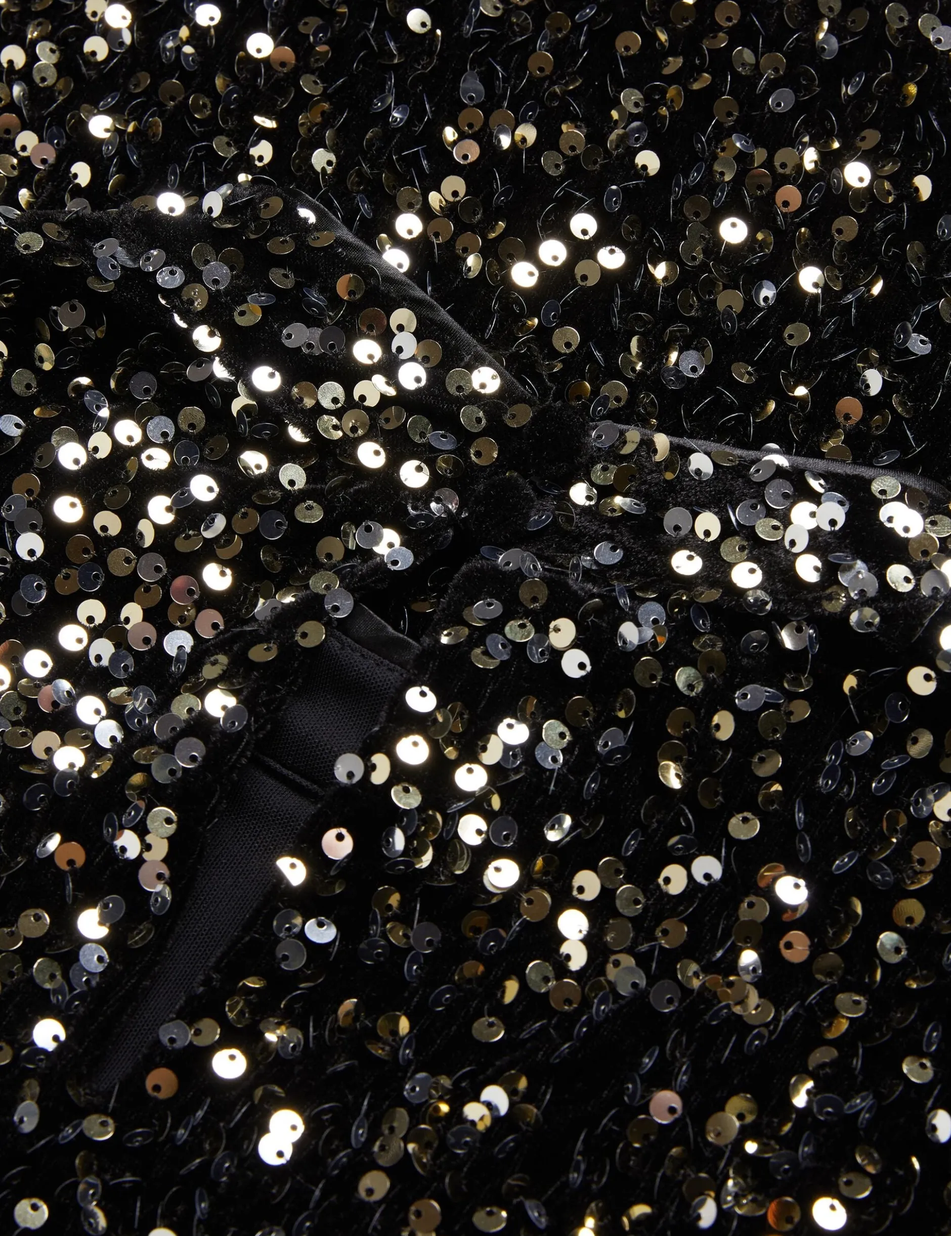 Paillettenbesetztes Samtkleid