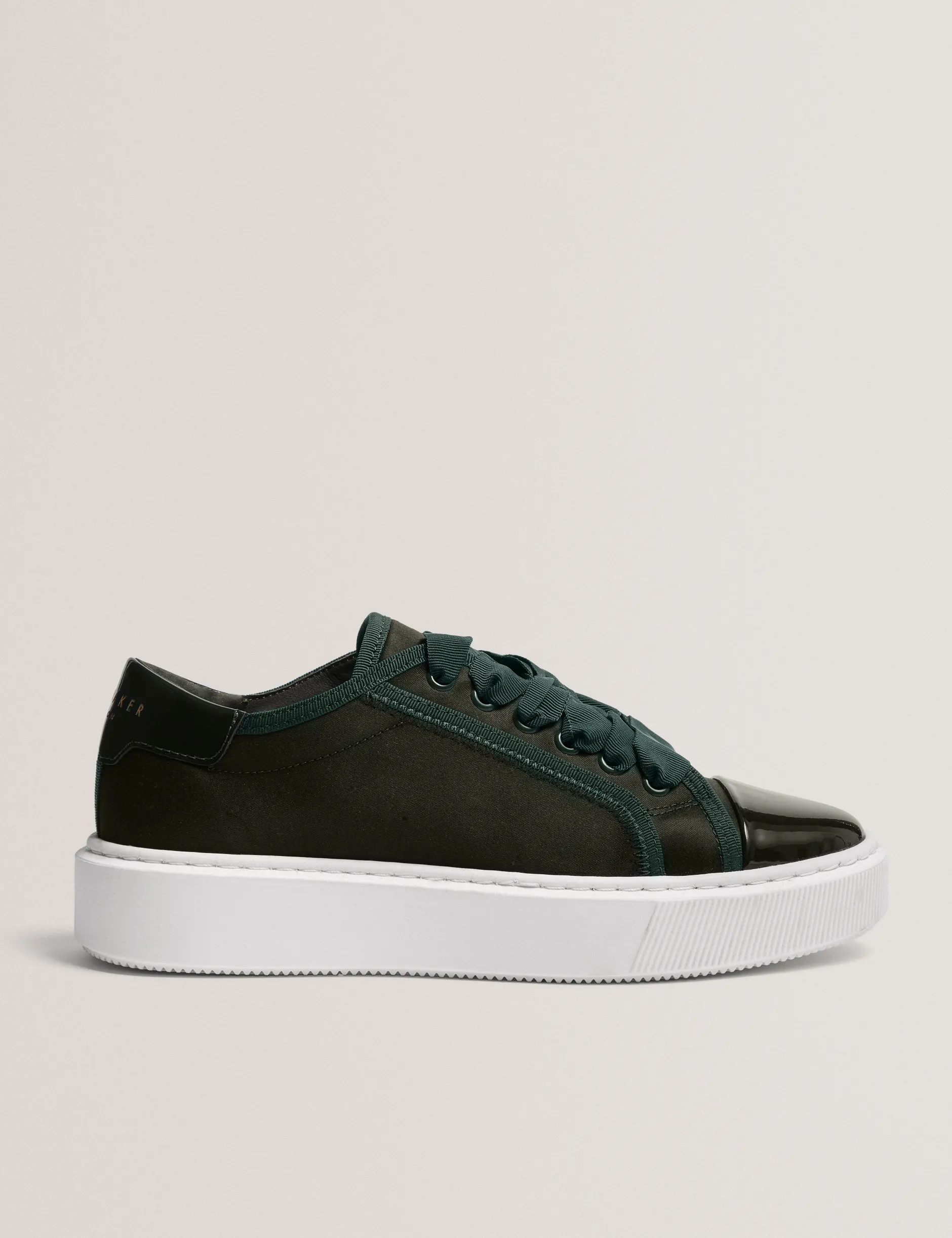 Plateau-Sneaker mit Satinband und Spitze