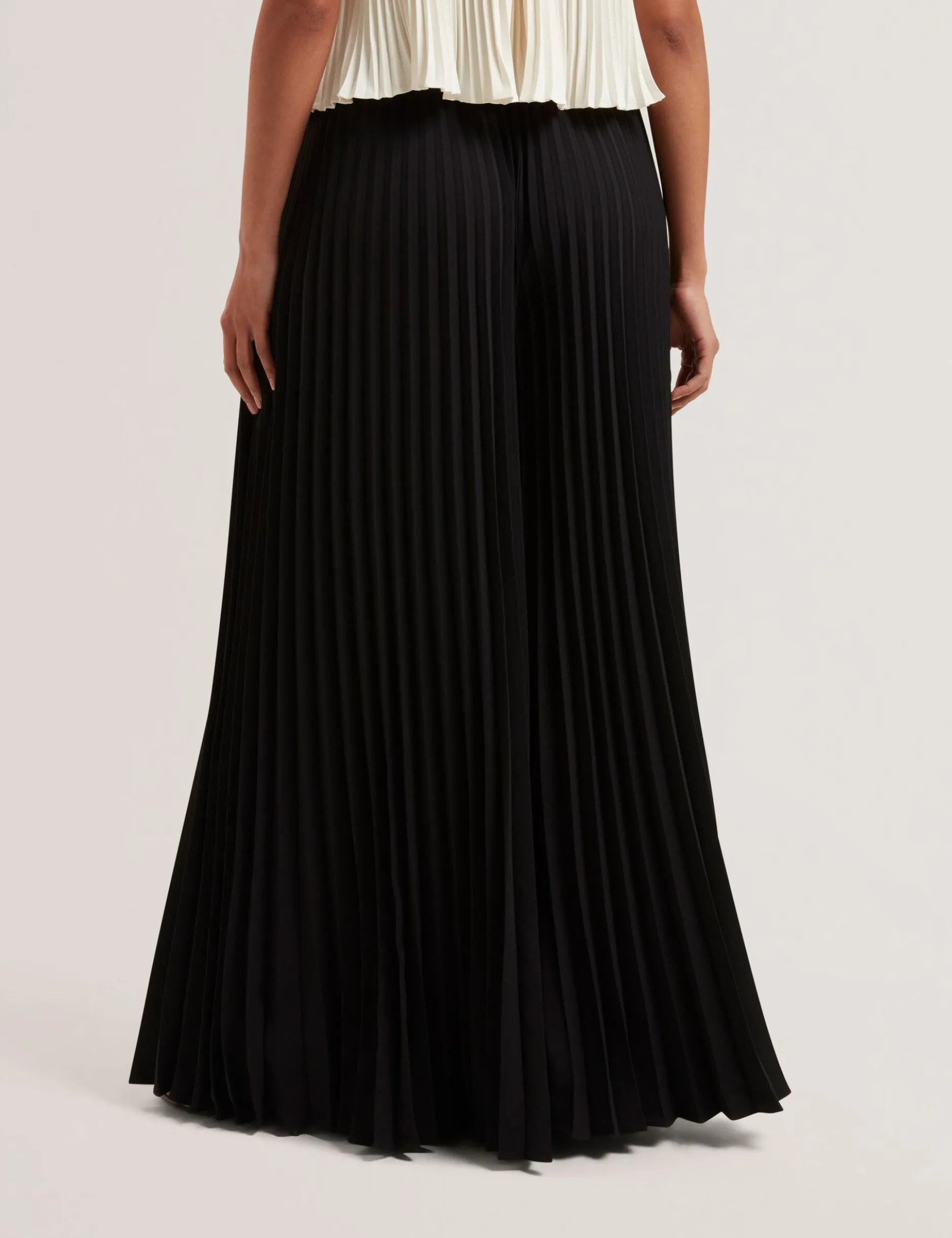 Plissierte Palazzo-Hose mit weitem Bein