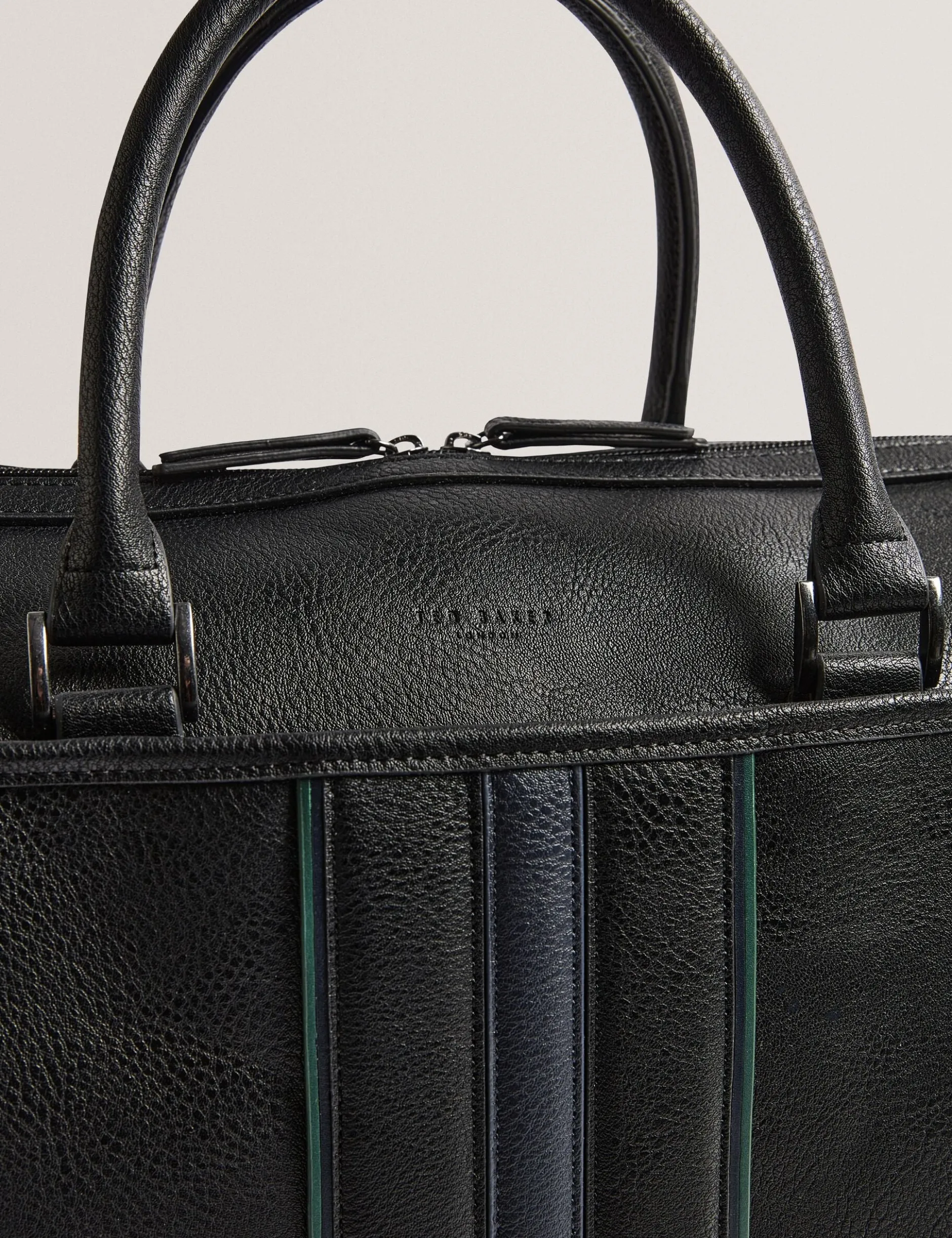 Reisetasche aus gestreiftem Kunstleder