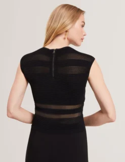 Ärmelloses Crop-Top aus transparentem Strick mit Einsätzen