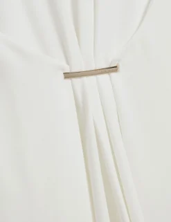 Ärmelloses Midikleid mit Raffungen und Stegdetails