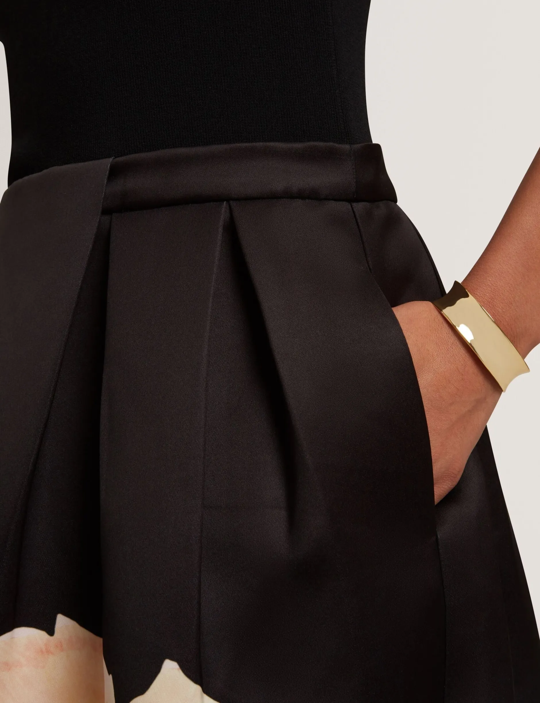 Ärmelloses Midi-Kleid mit Rosenmuster