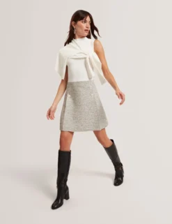 Ärmelloses Minikleid aus Bouclé-Strick