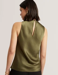 Ärmelloses Top aus Satin mit Wasserfallausschnitt