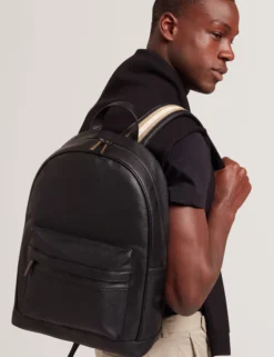 Rucksack aus Kunstleder mit Gurtbändern