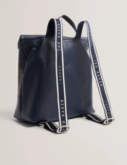 Rucksack mit Ledergurt und Klappverschluss
