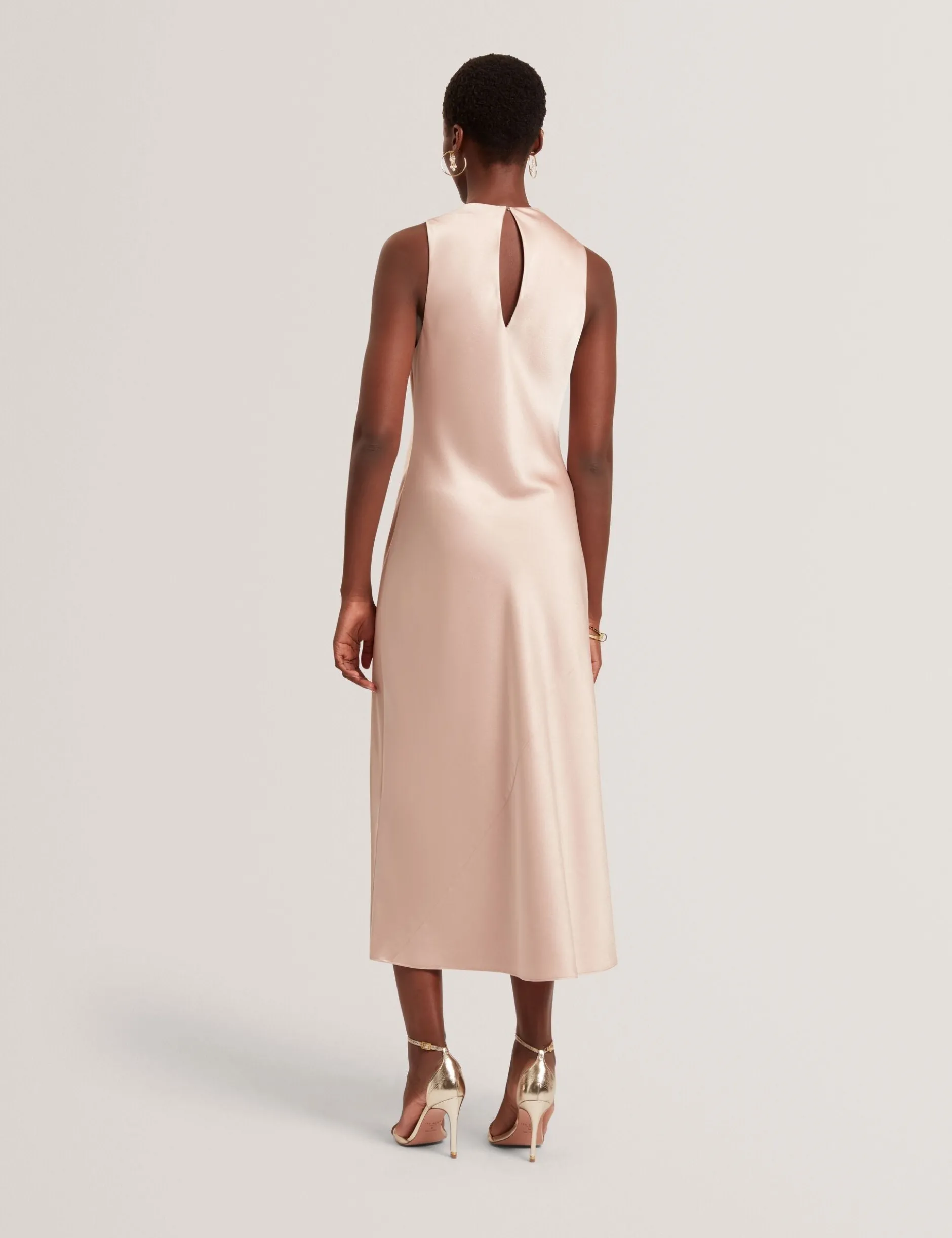 Satin-Midikleid mit hohem Wasserfallausschnitt