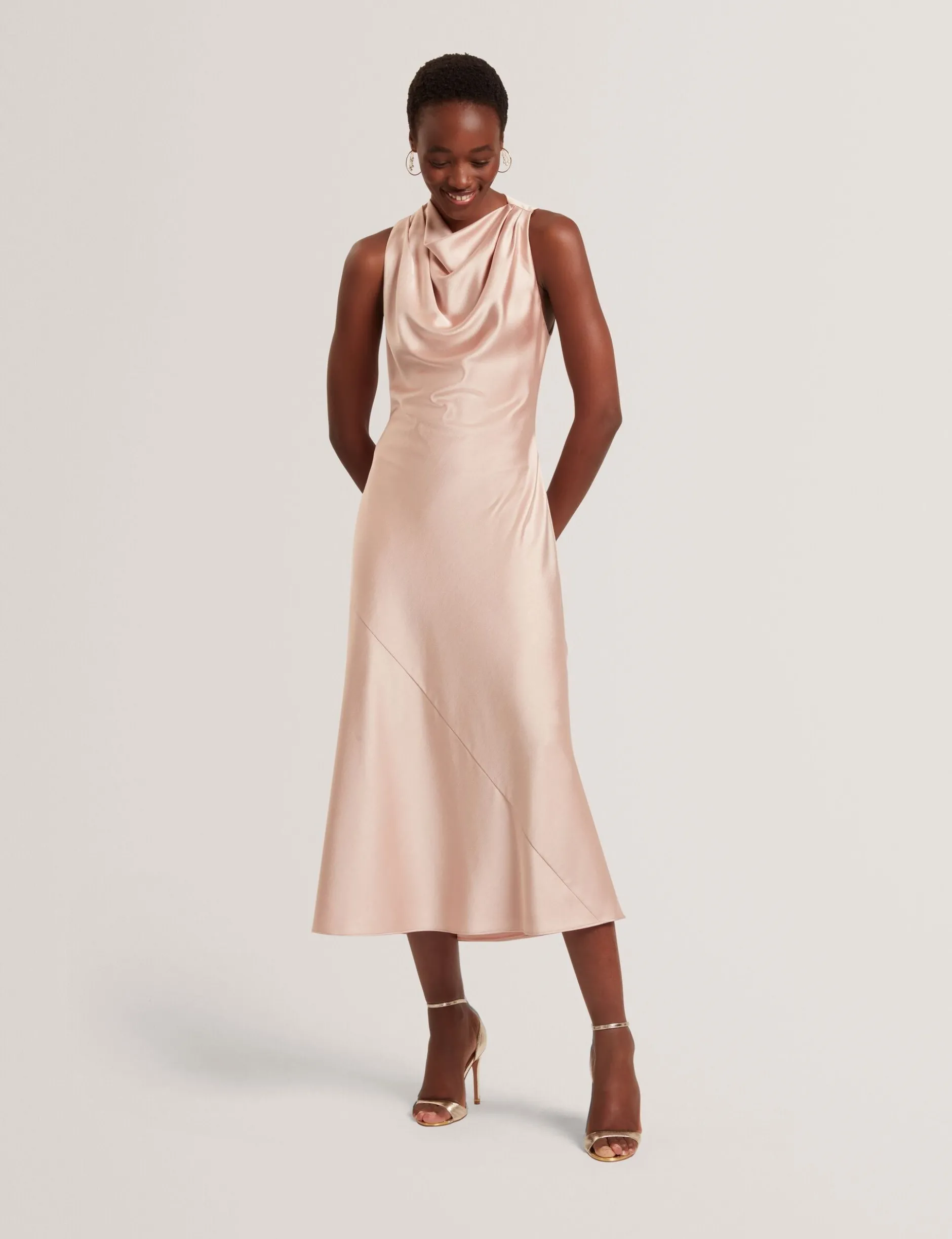Satin-Midikleid mit hohem Wasserfallausschnitt
