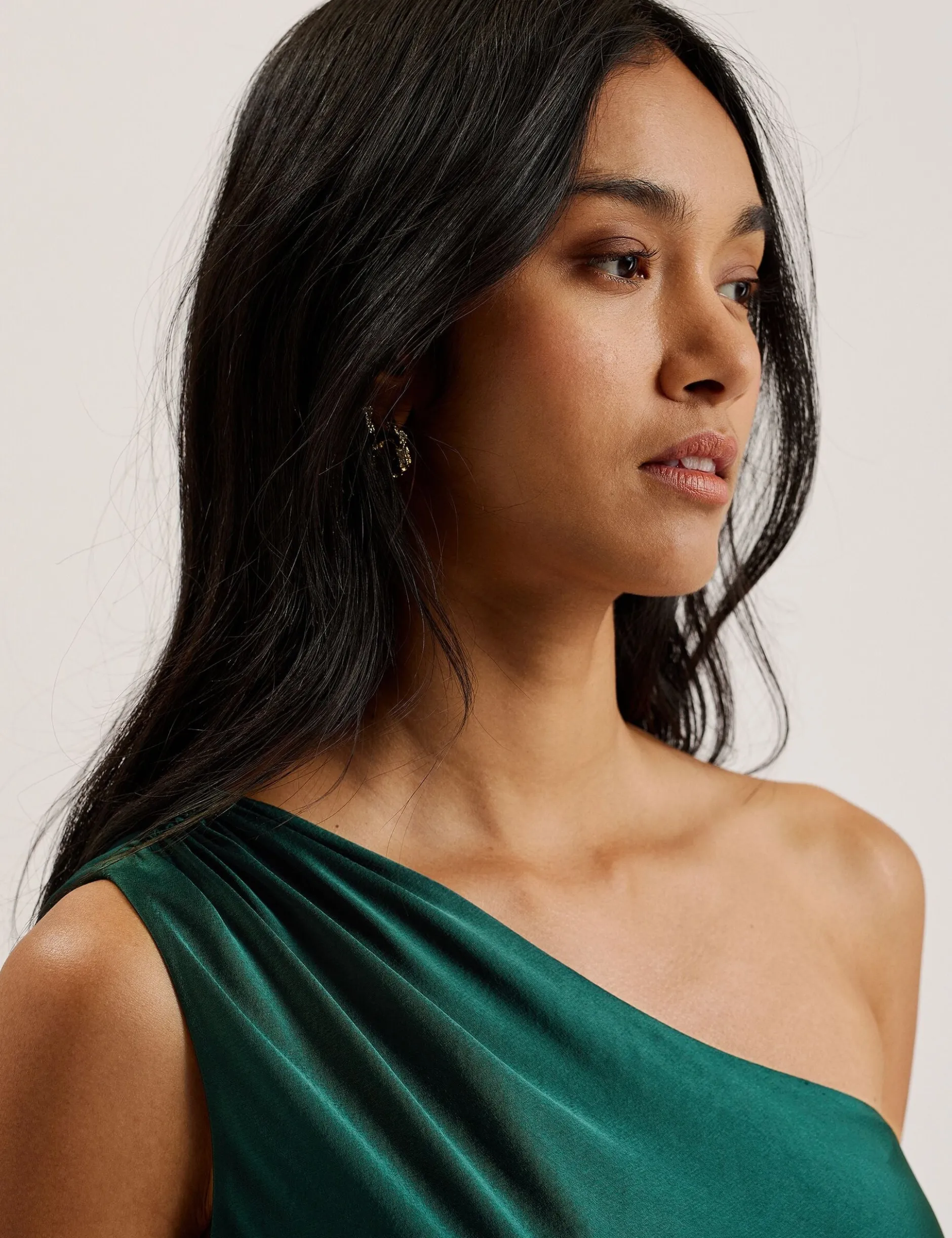 Satin-Midikleid mit One-Shoulder-Schulter