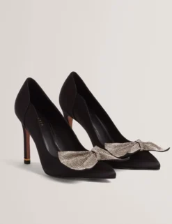 Satin-Pumps mit Strassschleife