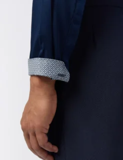 Satin-Stretch-Baumwollhemd, schmal geschnitten