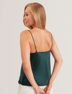 Satin-Top mit Wasserfallausschnitt und Trägern