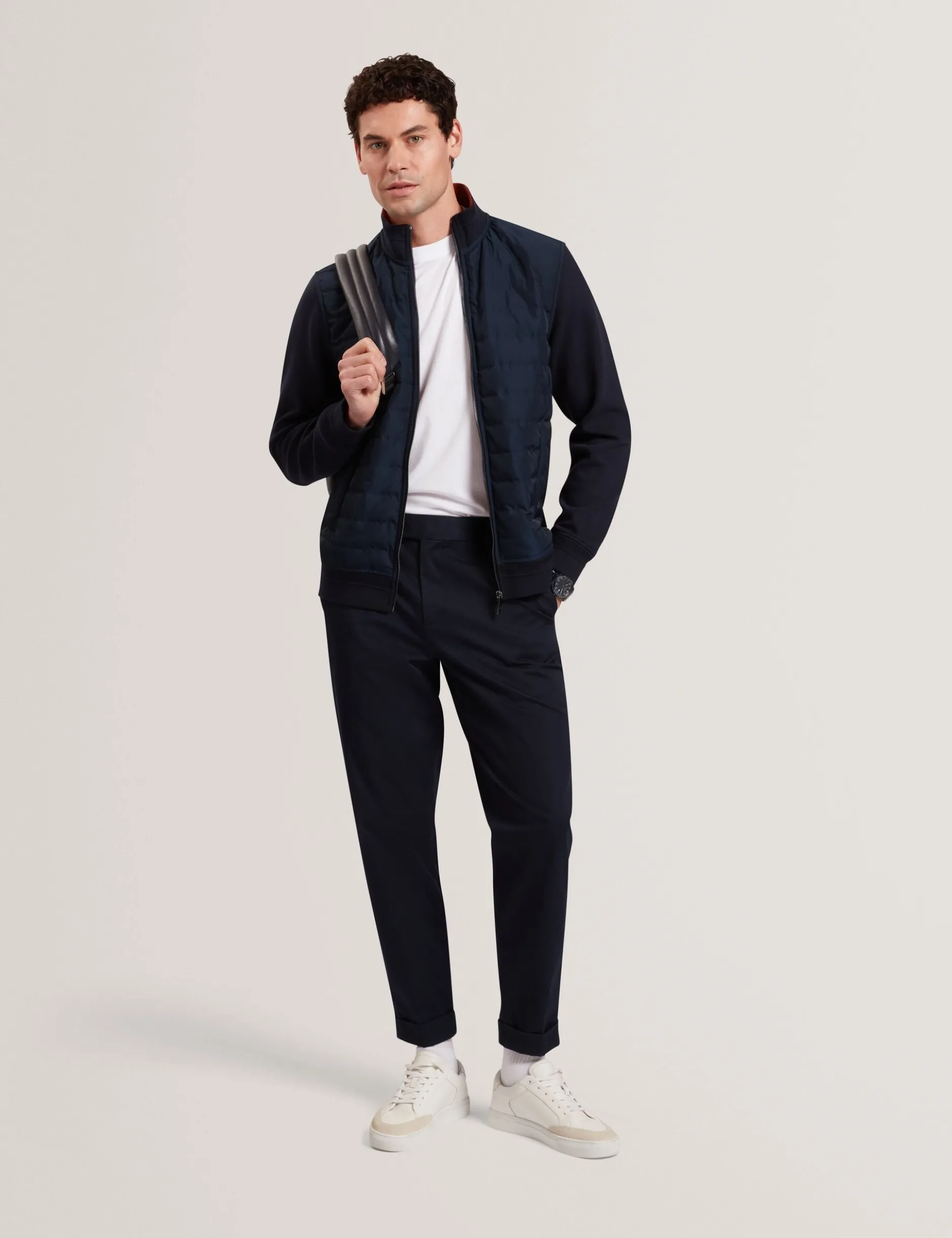 Schmal zulaufende Baumwoll-Stretch-Twill-Hose