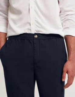 Schmal zulaufende, gewebte Schlupfhose
