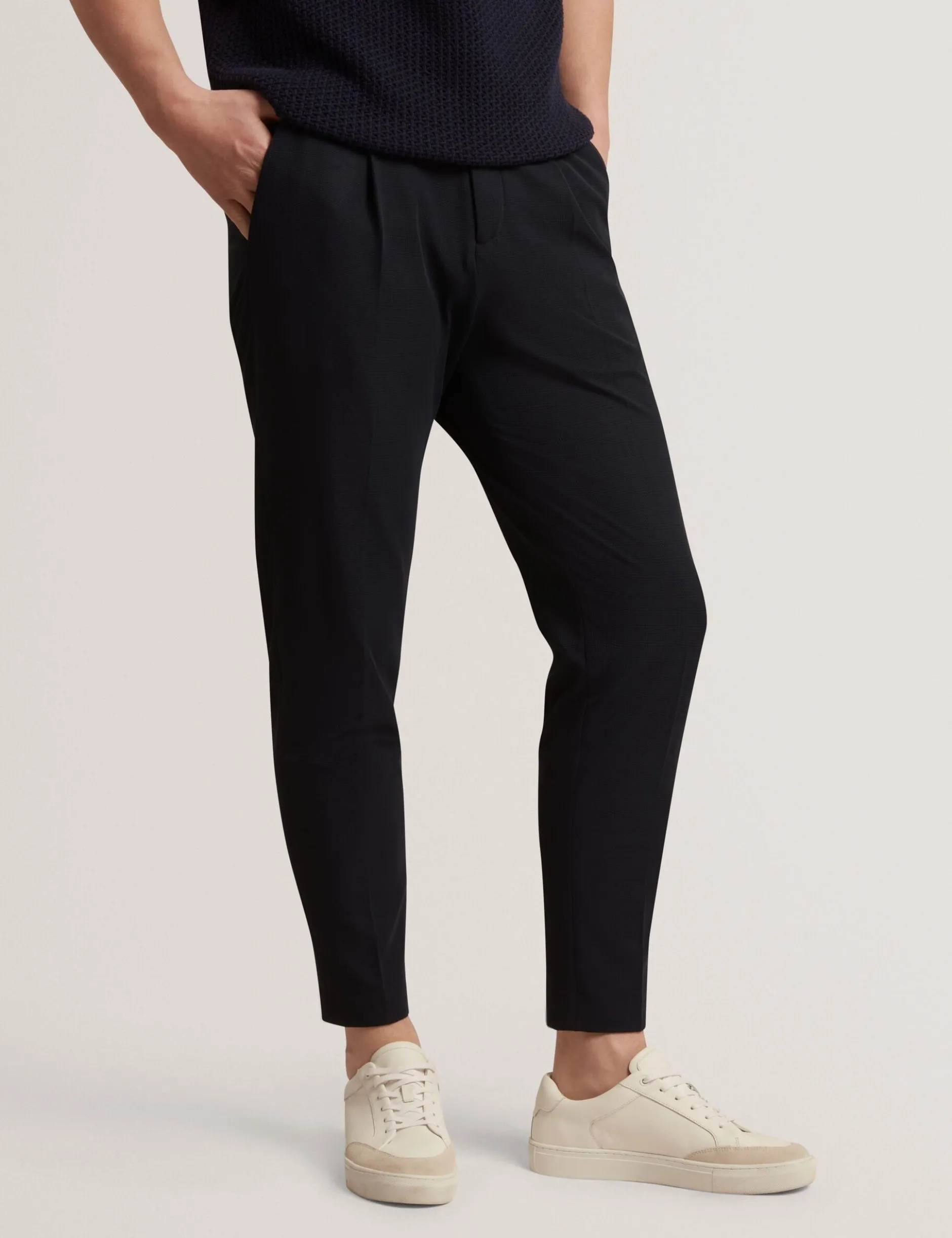 Schmal zulaufende Waffelstrickhose