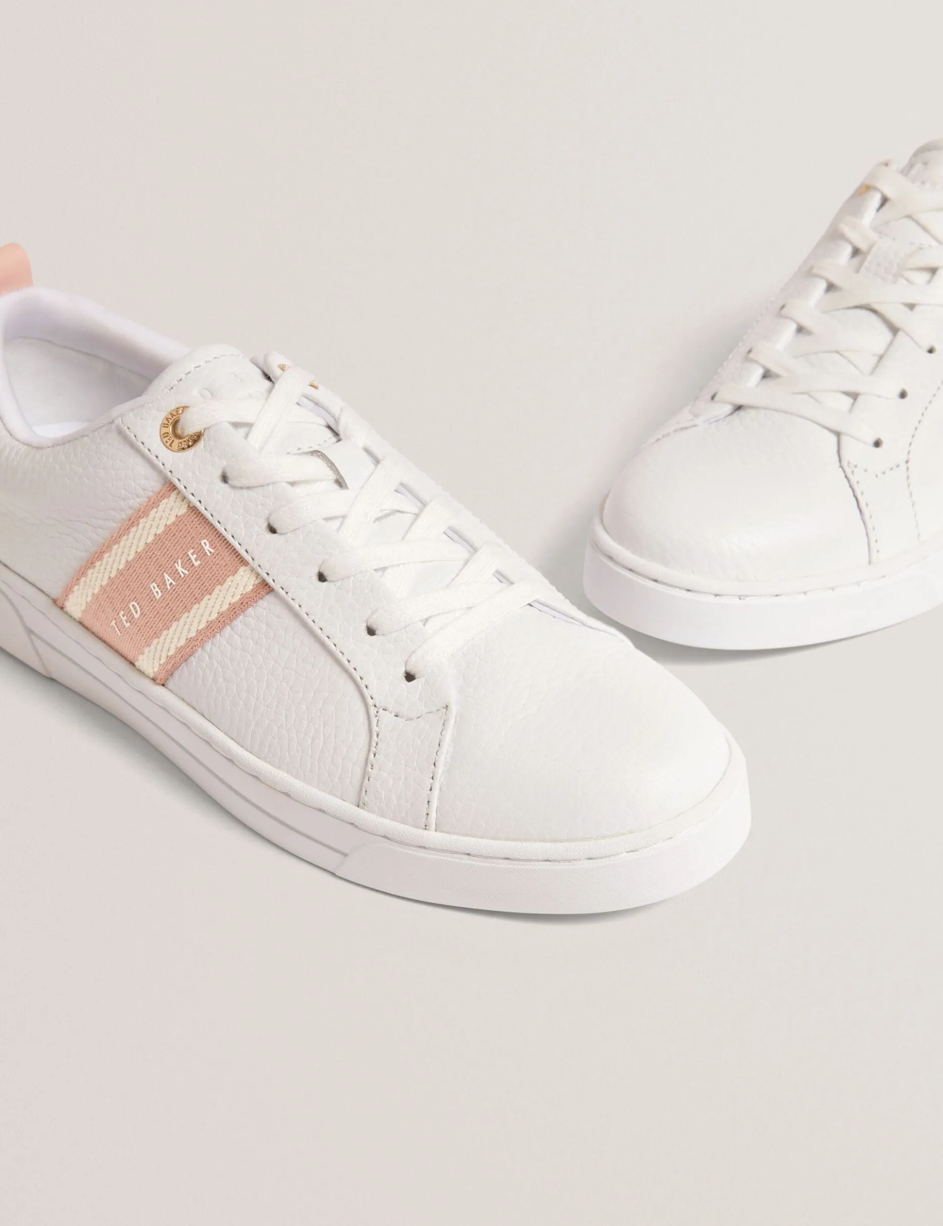 Schnürschuhe aus Leder mit Webstreifen