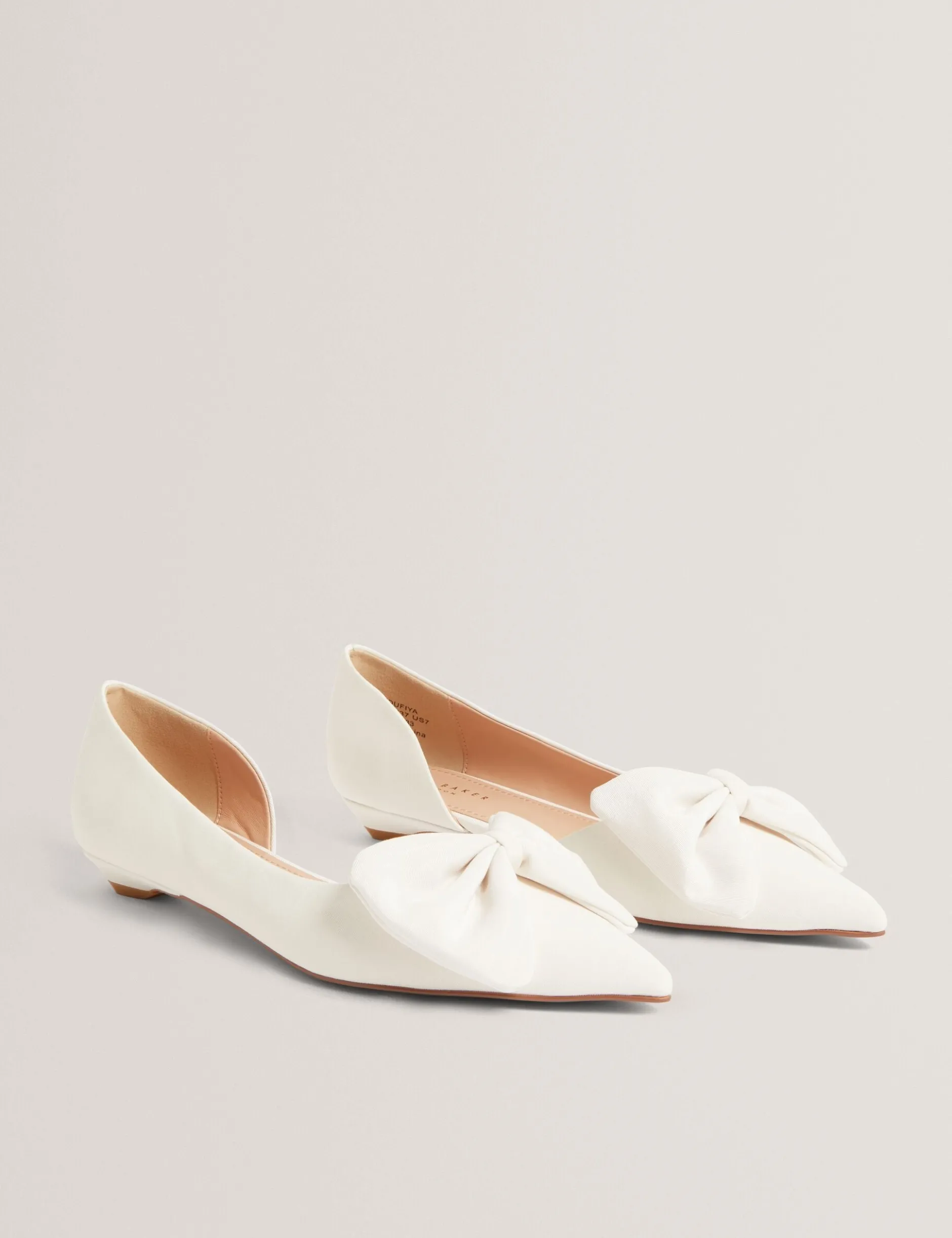 Schuhe mit Schleifendetail und Kitten-Heel aus Ripsband
