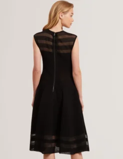 Skaterkleid mit transparentem Einsatz und Rippstrick