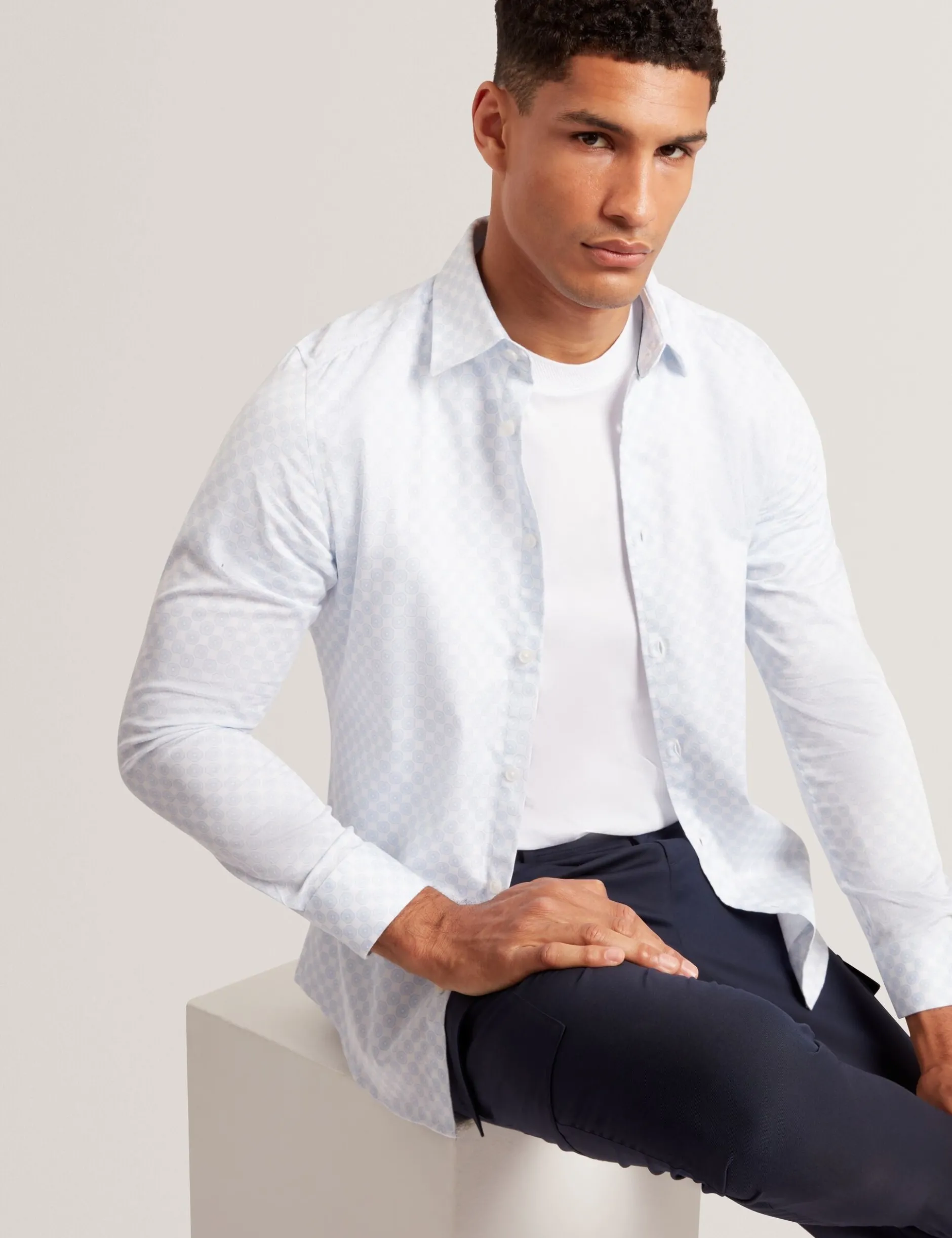 Slim-Fit-Hemd mit geometrischem Kreismuster