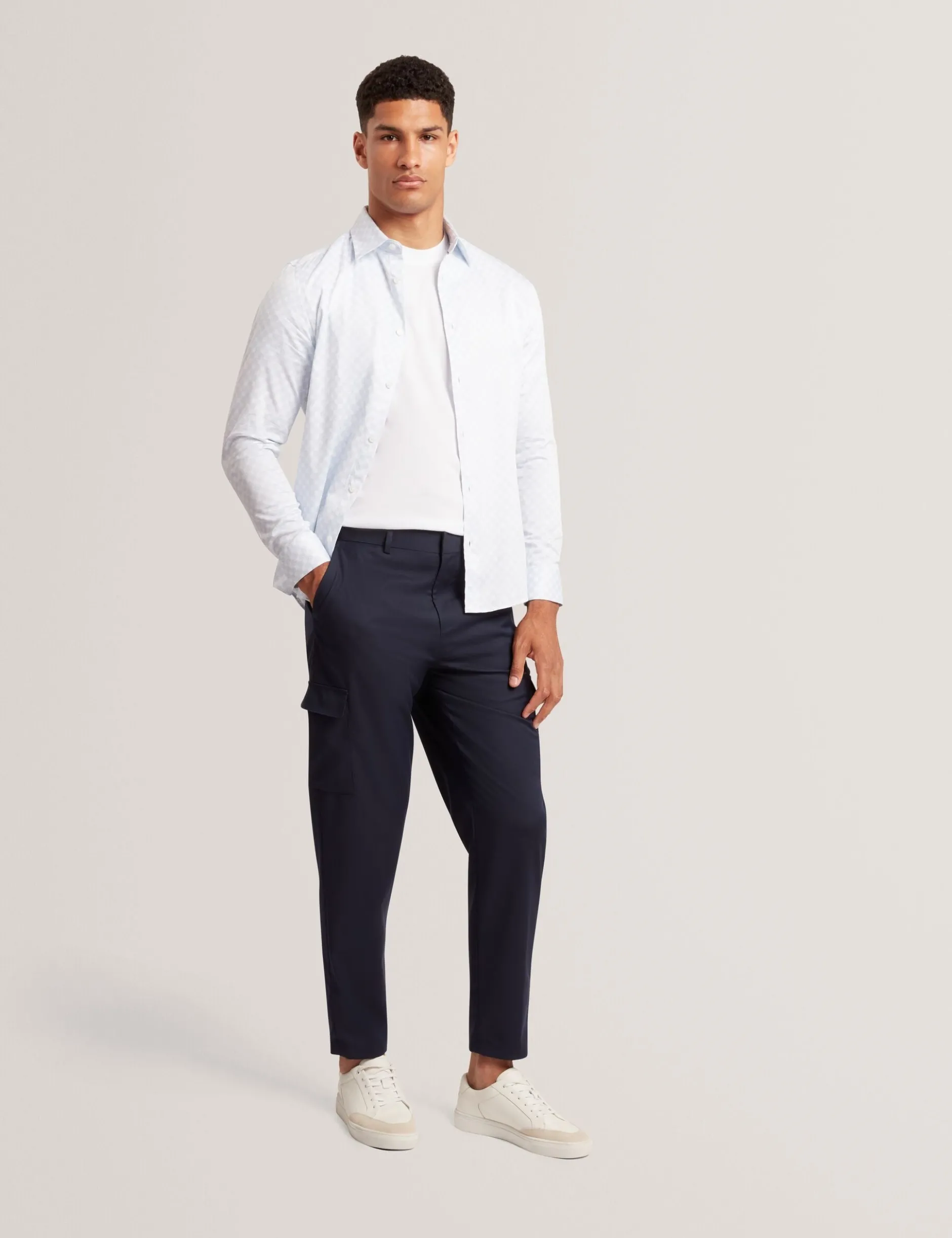 Slim-Fit-Hemd mit geometrischem Kreismuster