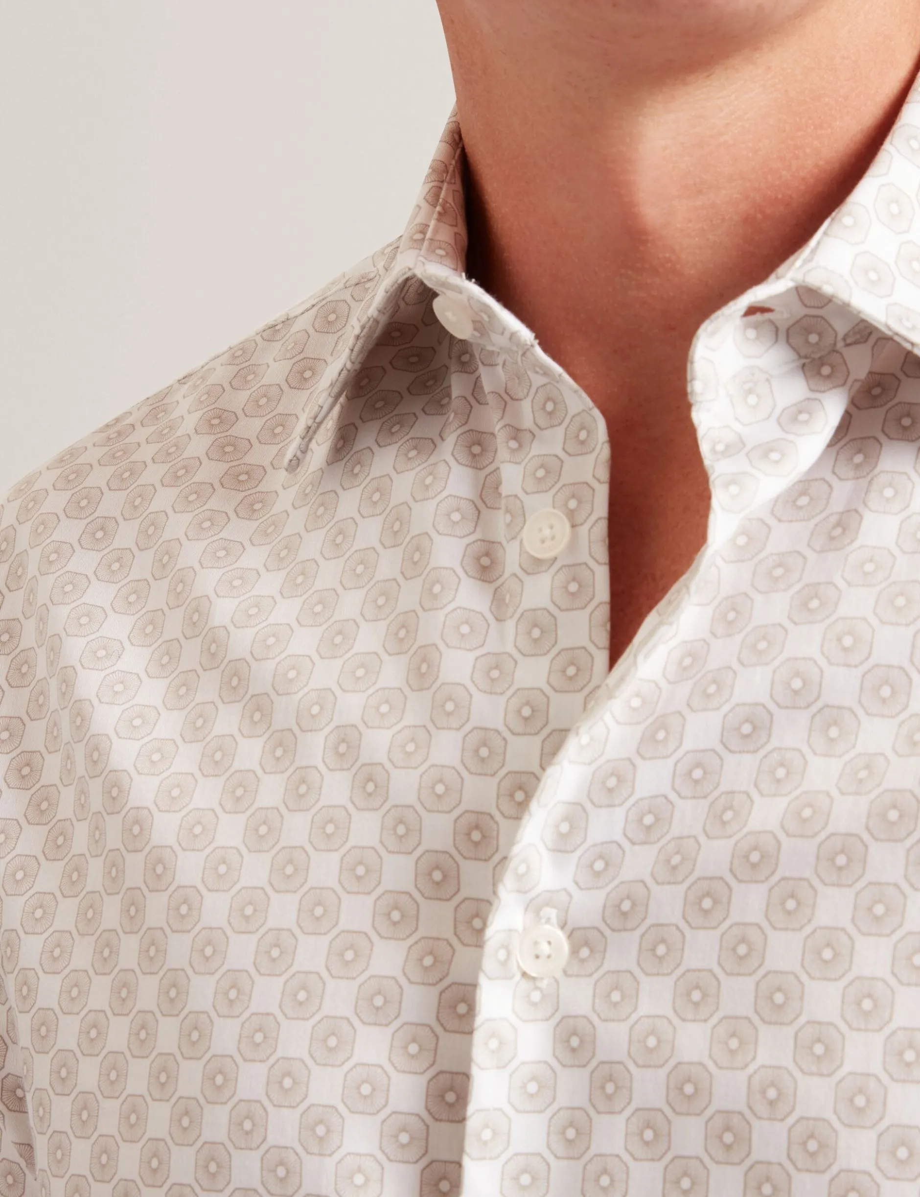 Slim-Fit-Hemd mit geometrischem Kreismuster