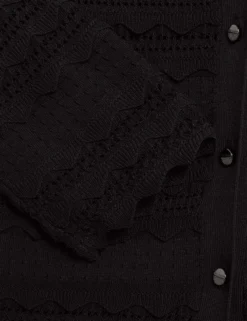 Strickjacke mit Rüschenbesatz