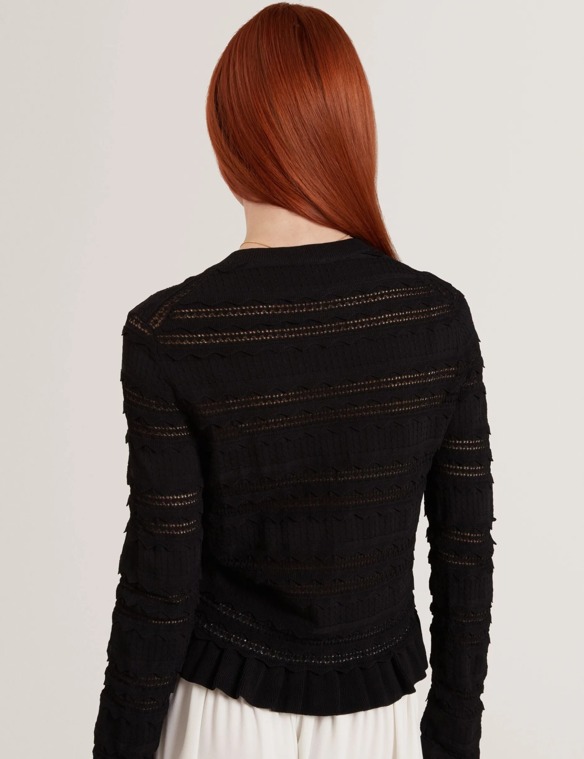 Strickjacke mit Rüschenbesatz