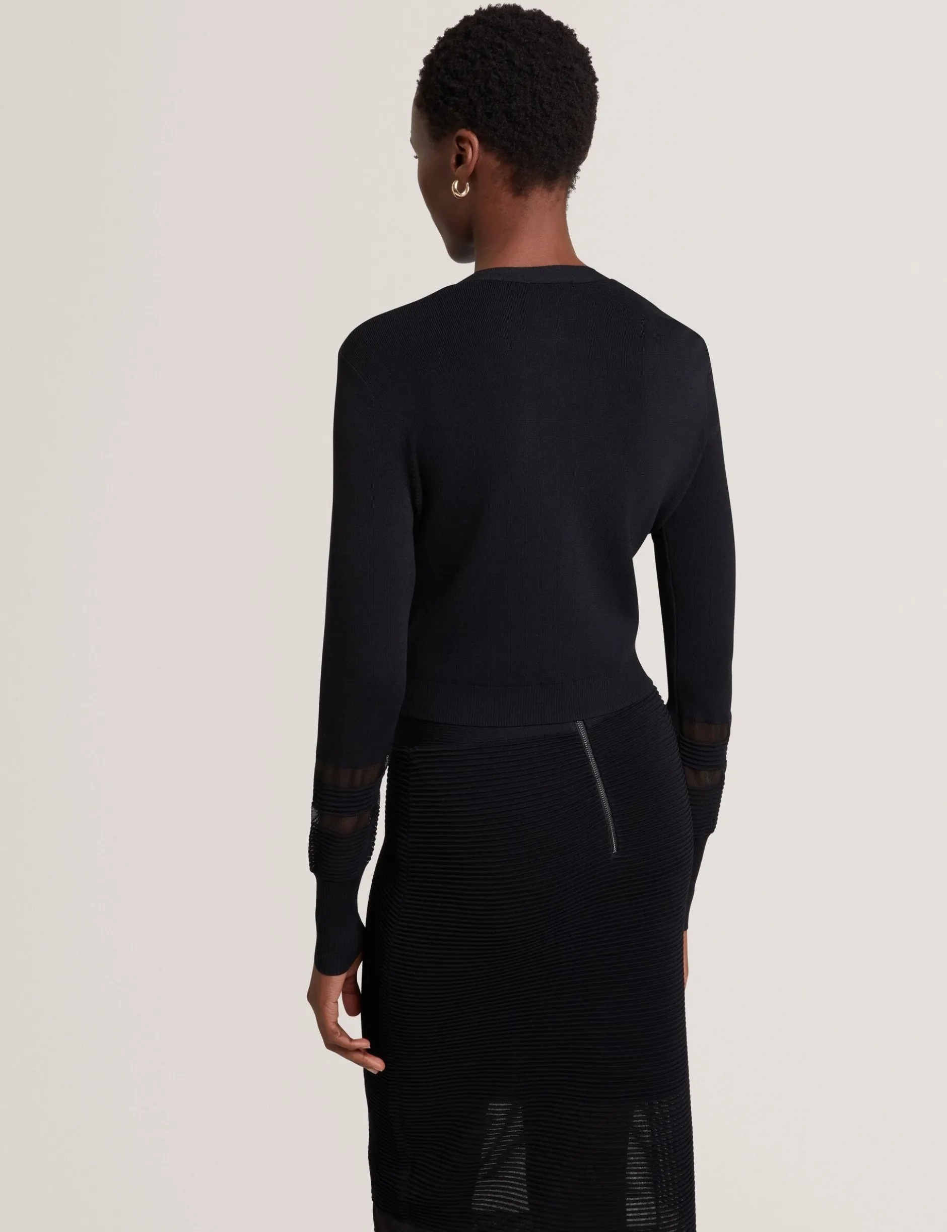 Strickjacke mit transparentem Einsatz, schmal geschnitten