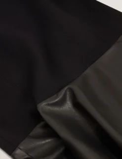 Strickkleid aus Kunstleder mit Illusionseffekt