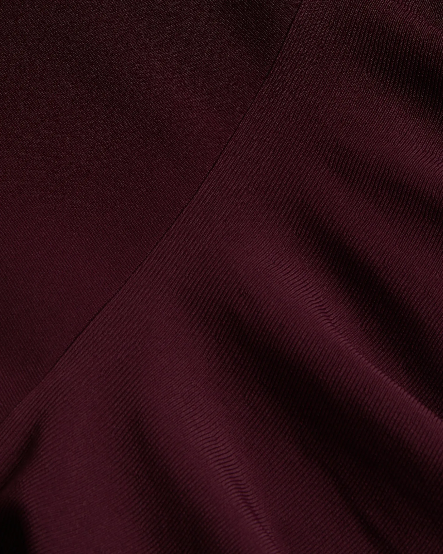 Strickkleid in Midi-Länge mit ausgestelltem Saum und Gürtel