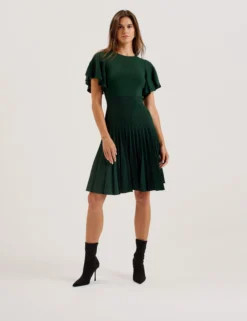 Strickkleid mit Engelsärmeln