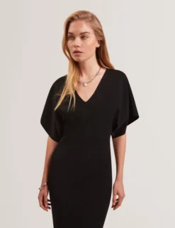 Strickkleid mit weiten Ärmeln, figurbetont, Midi-Länge