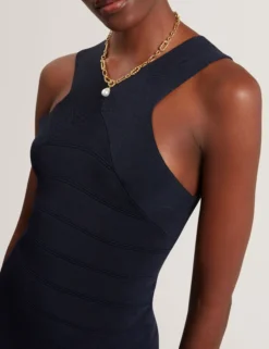 Strick-Midikleid mit Kreuzträger-Bandage und körperbetontem Schnitt