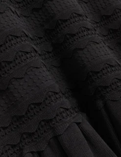Strickminikleid mit Rüschenbesatz