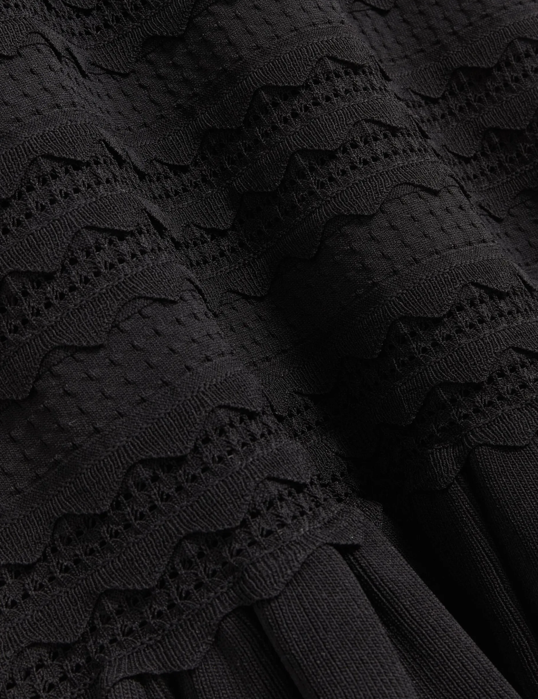 Strickminikleid mit Rüschenbesatz