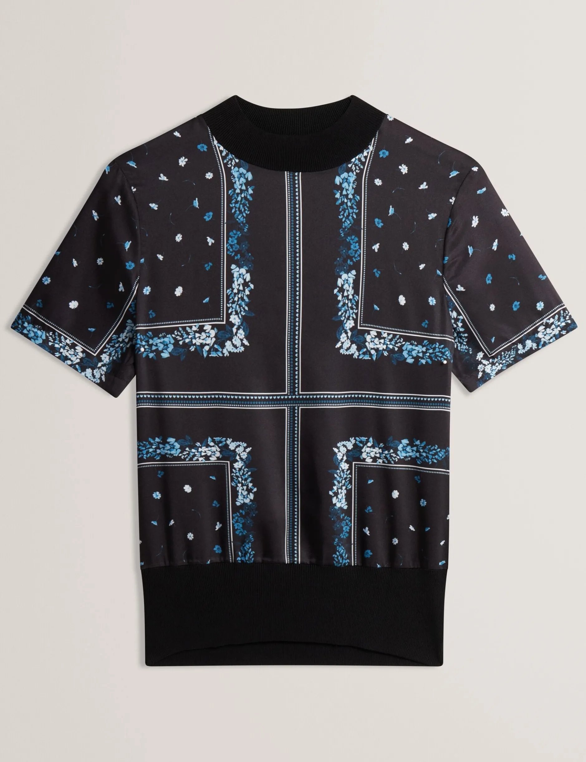 Stricktop mit Schalprint und kurzen Ärmeln