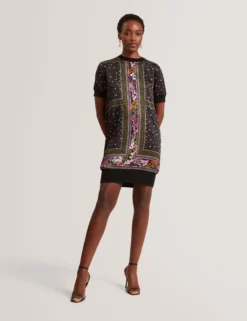 Strick-T-Shirt-Kleid mit Schalprint vorne